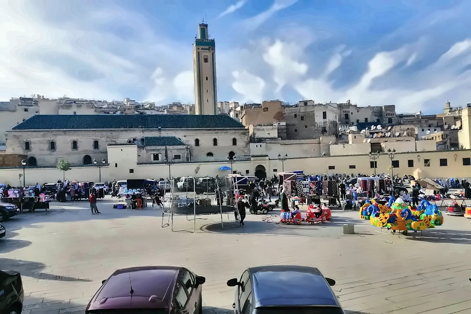 La piazza Rcif nella medina di Fes
