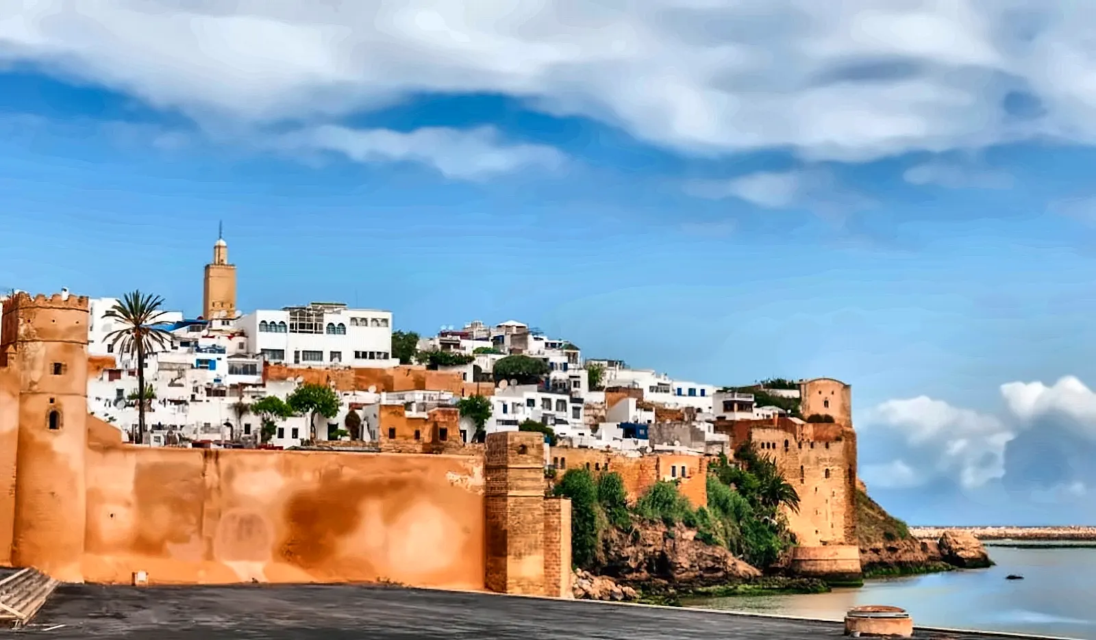 Le mura della kasbah degli Oudaya a Rabat sull’oceano
