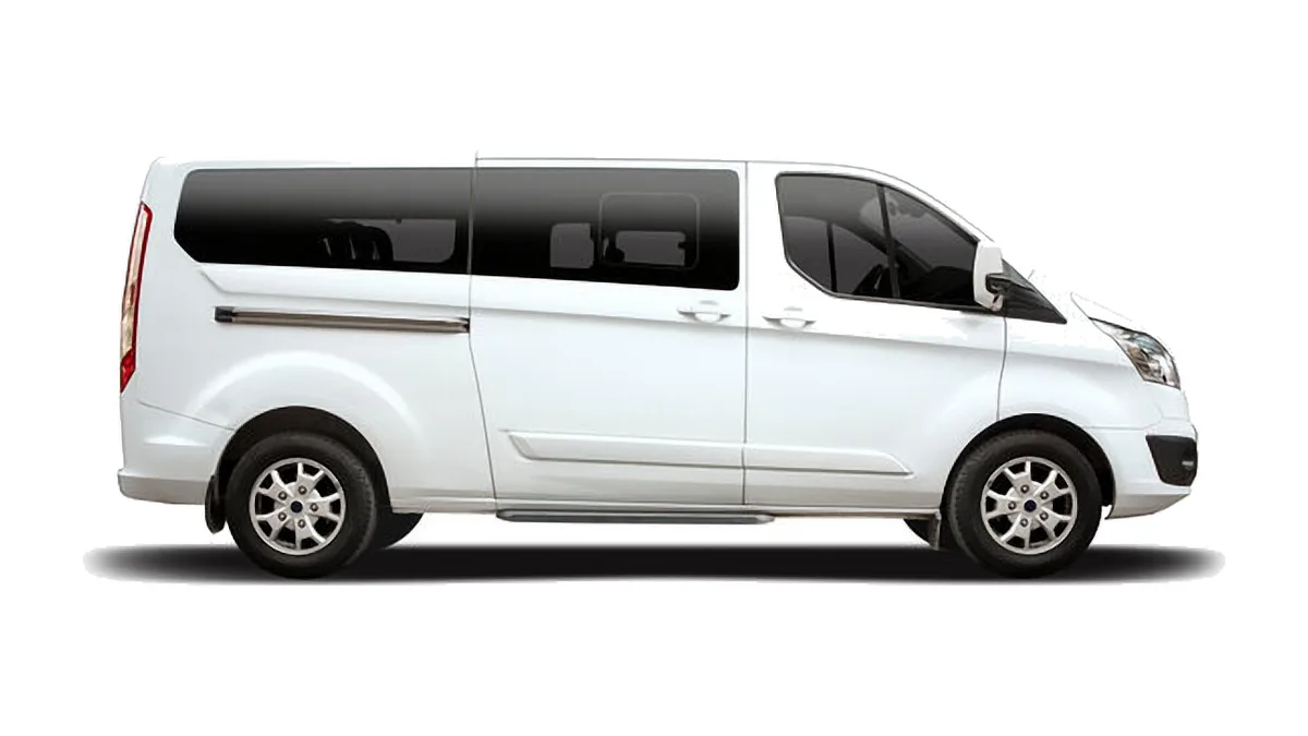Ford Tourneo Custom bianco, van da otto passeggeri
