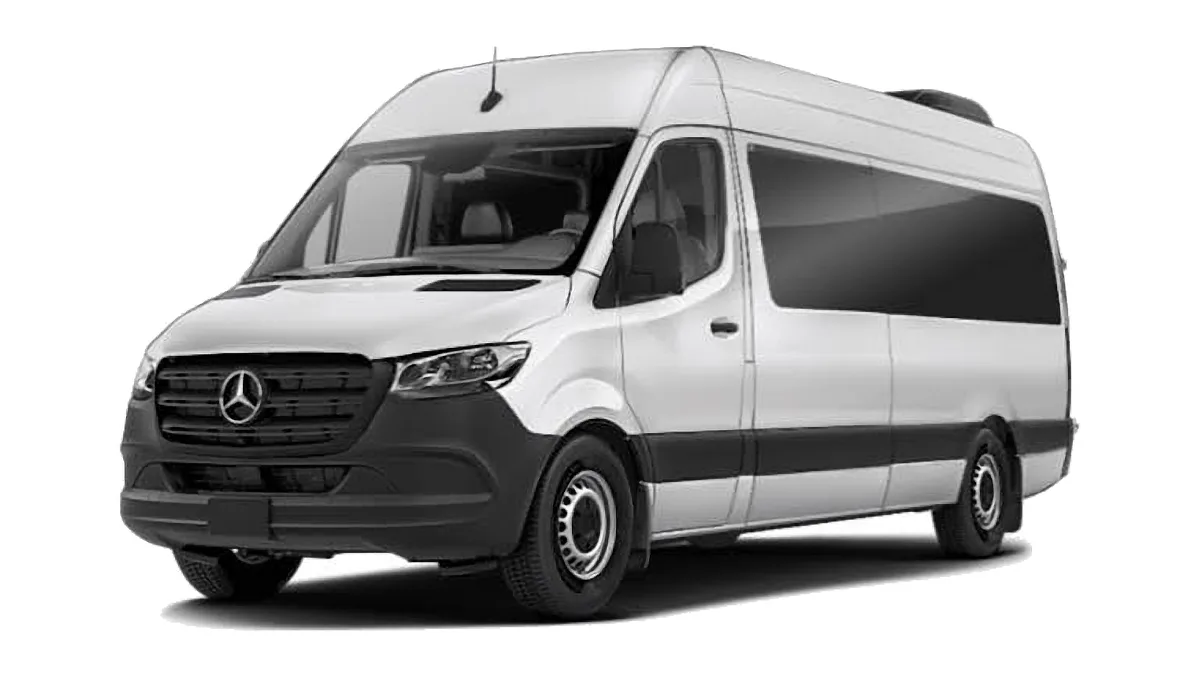 Mercedes-Benz Sprinter bianco, minibus da diciassette posti